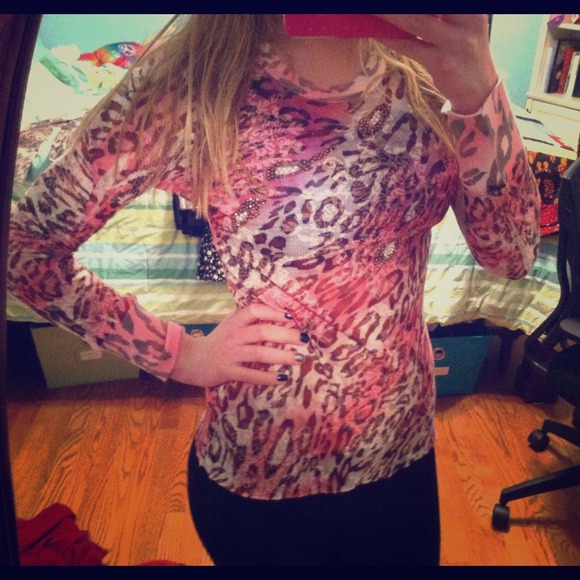 Cache long sleeve leopard print top! So cute!