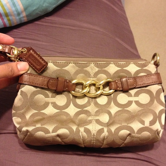 💢SOLD💢Coach Wristlet