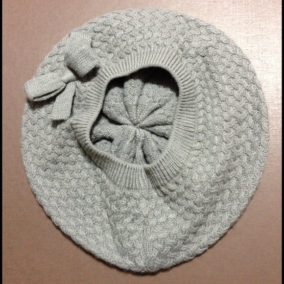 SOLD. Gray Beret - Picture 2 of 3
