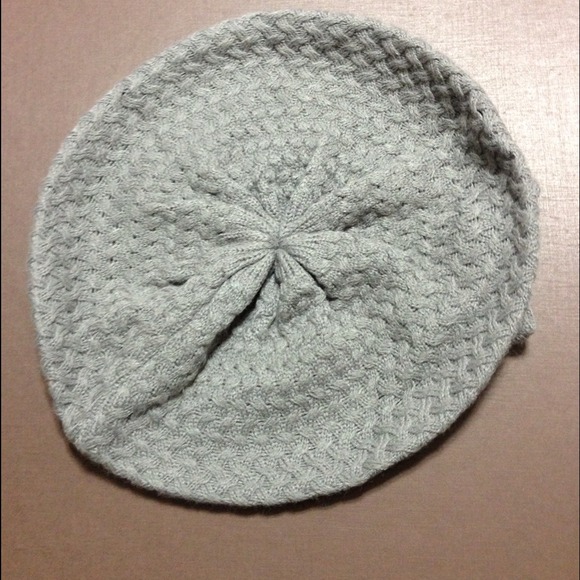 SOLD. Gray Beret - Picture 3 of 3