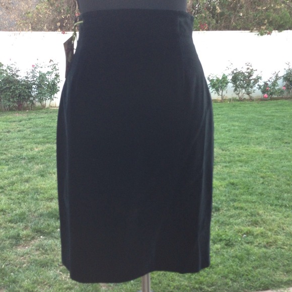 🎉REDUCED Escada black velvet skirt!  GORGEOUS!🎉l