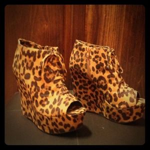 ***Reserved for Mscharlotte***Leopard peep toe