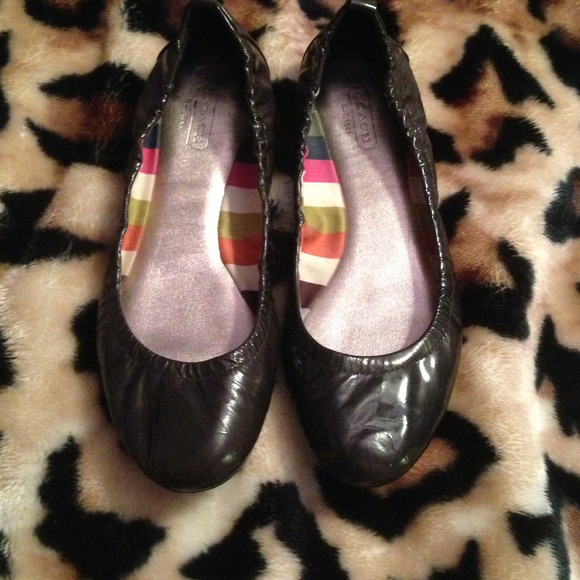Authentic coach flats
