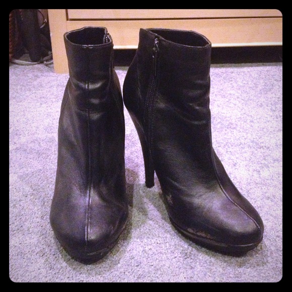 ❤REDUCED❤ 🎉New Listing🎉 Black  Ankle Boots