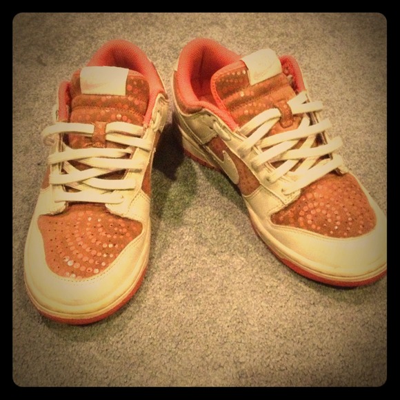 🎊New Listing 🎊 Tan and Orange Nike Dunks