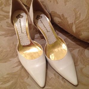 Beautiful off-white heal never worn!