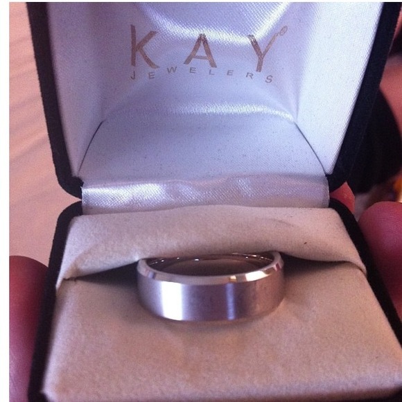 Men's wedding band NEED TO SELL!!!