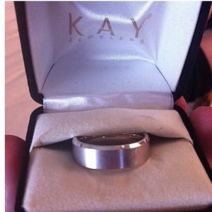 Men's wedding band NEED TO SELL!!!