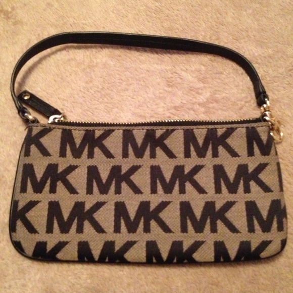 Wristlet