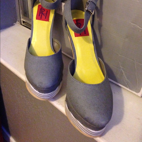 βSOLD&BUNDLEDβNWT Grey Canvas Platform Pump - Picture 3 of 4