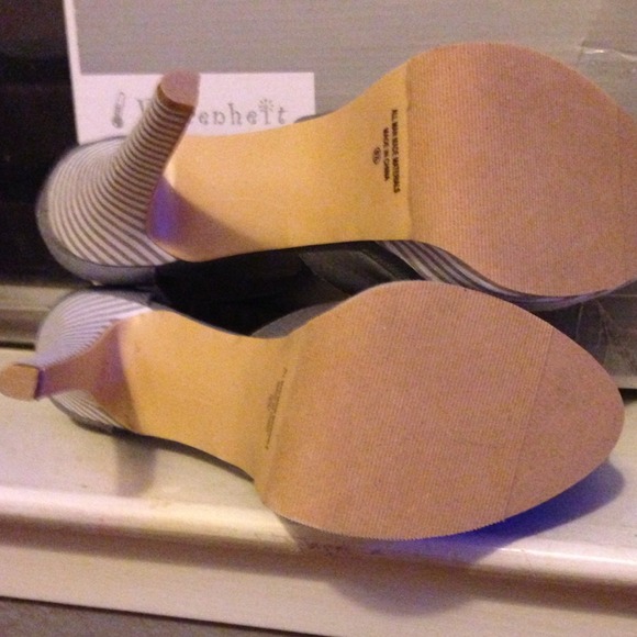βSOLD&BUNDLEDβNWT Grey Canvas Platform Pump - Picture 4 of 4