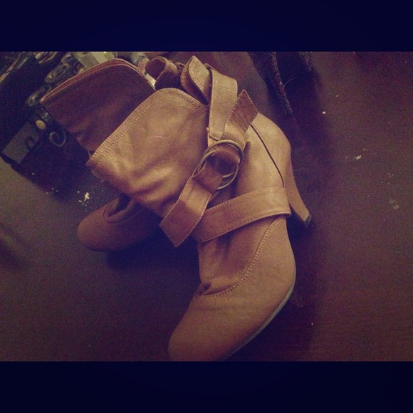 Cute low boots