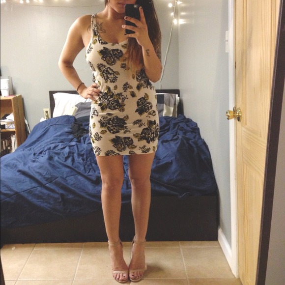 H&M Dresses & Skirts - ✖SOLD✖Floral dress