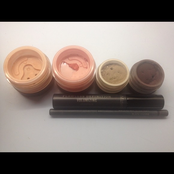 NEW in package BARE ESCENTUALS PACKAGE - Picture 2 of 4