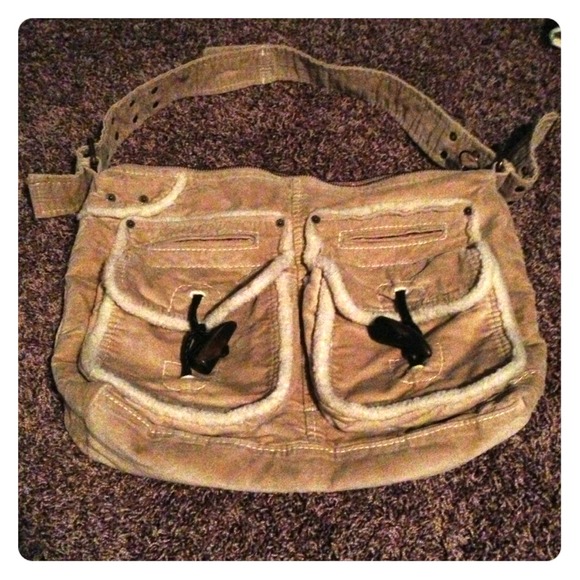Cute Gap bag- tan velvety material with Sherpa rim
