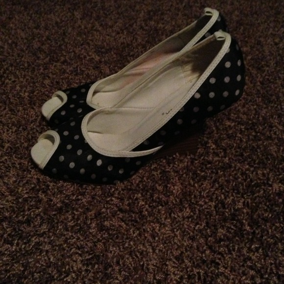 Polka Dot wedges- gently used, so cute! 😃