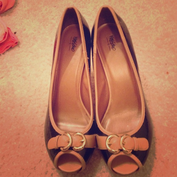Black pumps!
