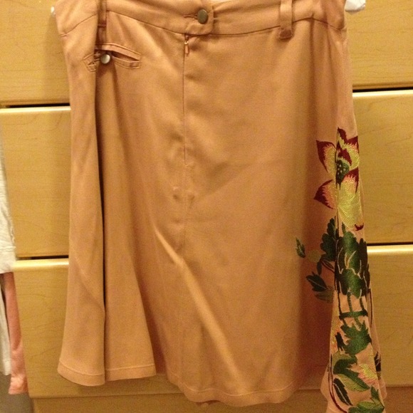 Da-Nang Skirt. Really pretty flower!