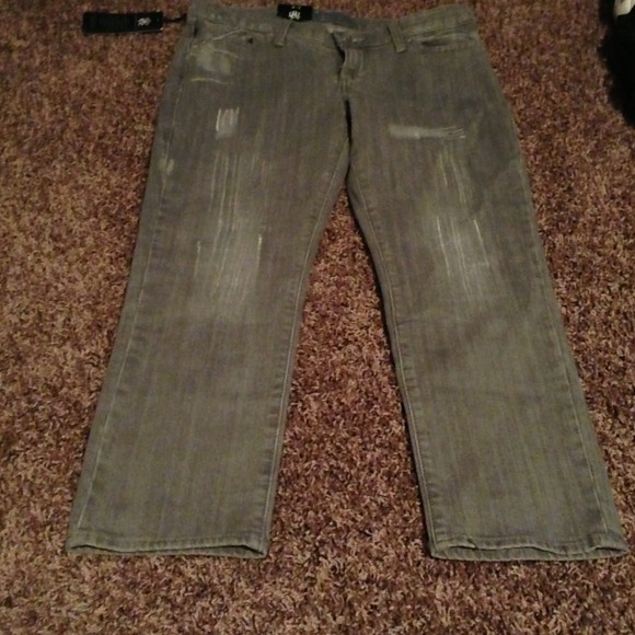 Rock and Republic Gray distressed Capris- new!