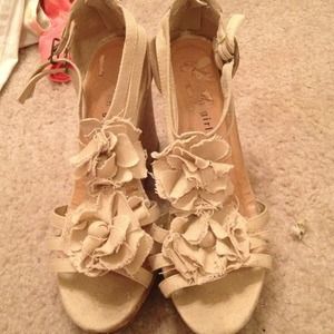 Perfect spring time wedges!