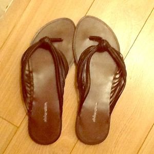 Black sandals size 7
