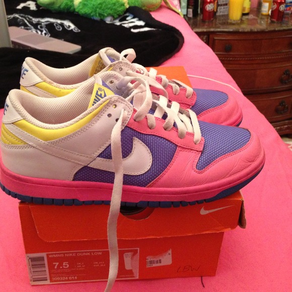 Nike Dunks - Picture 2 of 4
