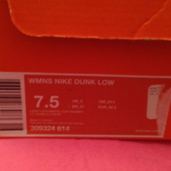 Nike Dunks - Picture 4 of 4