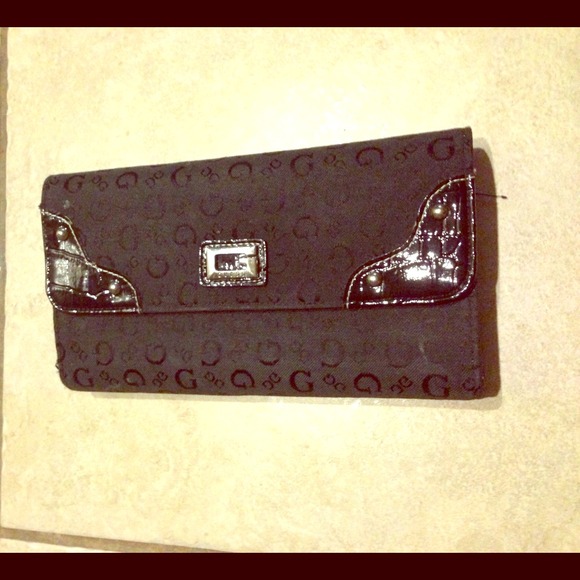⛔️SOLD⛔️ Black Guess Wallet.
