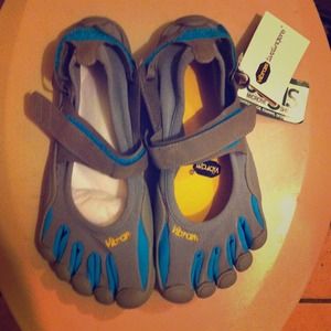 Vibram size 39 brand new