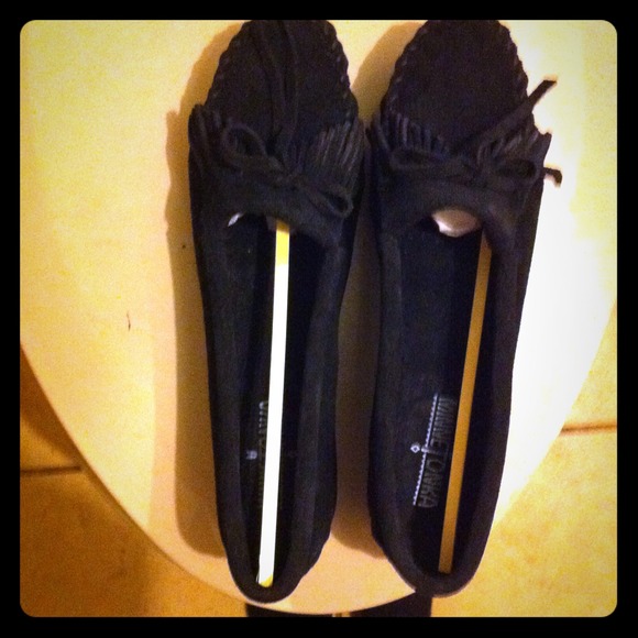 8.5 black Minnetonka mocassins NEW