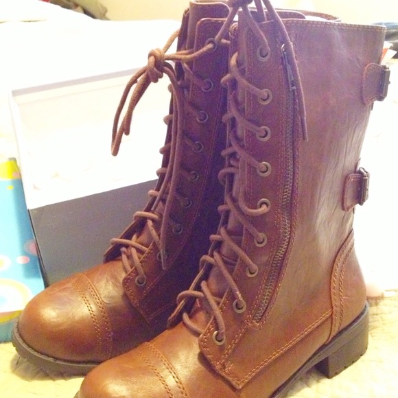 Combat boots