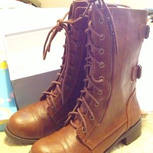 Combat boots