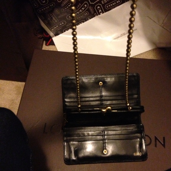 ⛔Sold to family⛔ coach wallet/ clutch - Picture 3 of 4