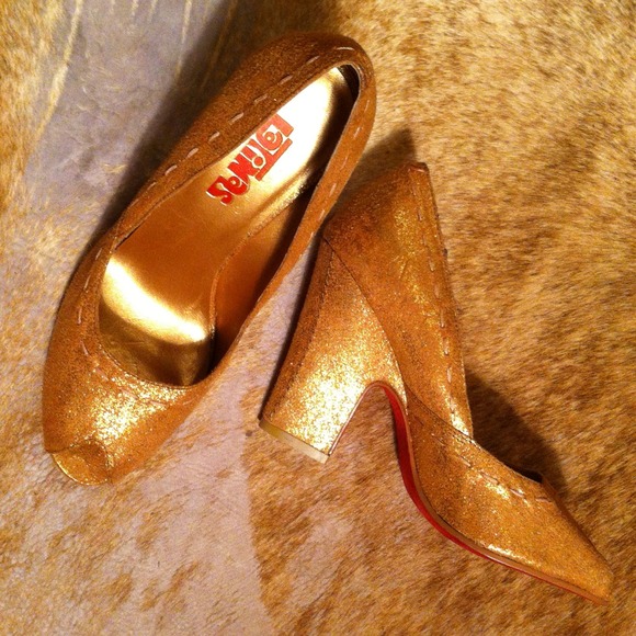 ✨Super Hot Latinas Shoes! - Picture 1 of 4