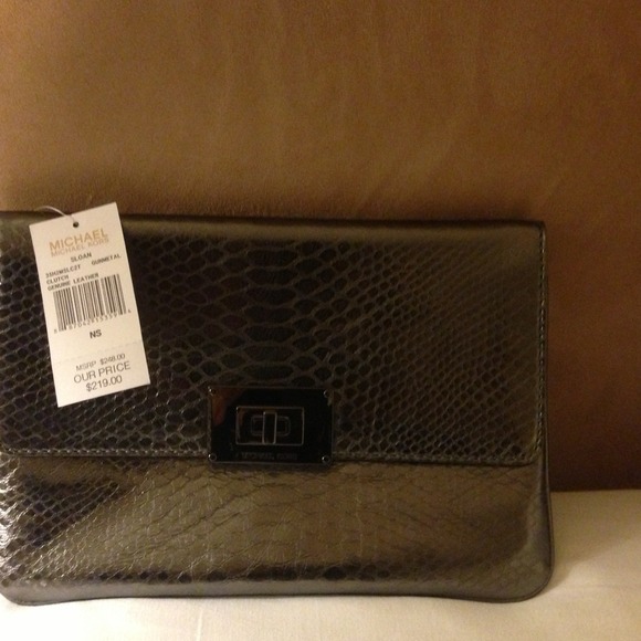 Micheal kors clutch and purse