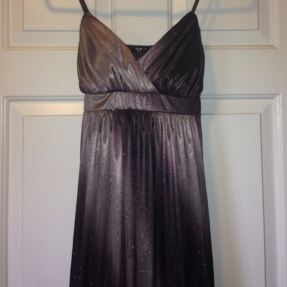 ❗️SOLD❗️Perfect Little Party DRESS! Purple shimmer
