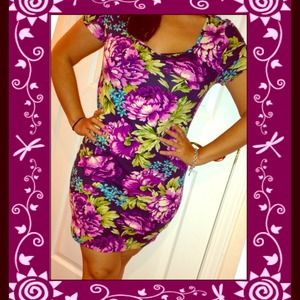 🌺SOLD in a bundle🌺Floral print stretchy dress