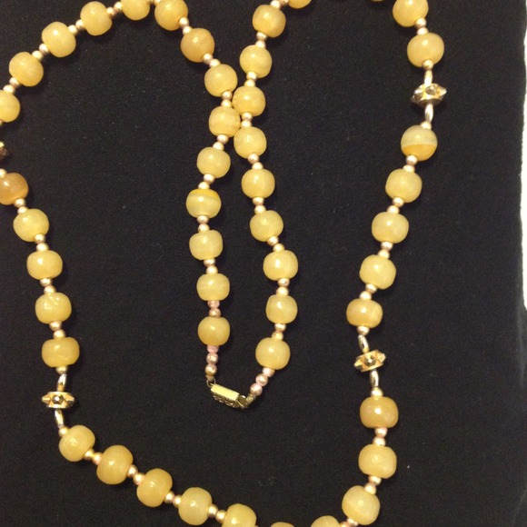 Jewelry - Bead necklace