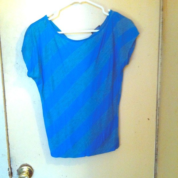 blue shirt with open back great for summer!!