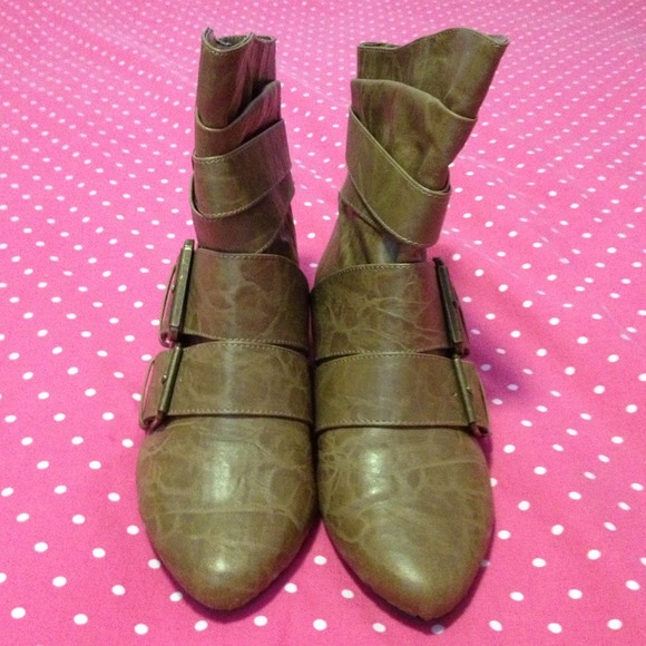 Cute Buckled Boots - Picture 2 of 2