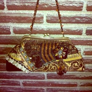 AMAZING vintage bag.