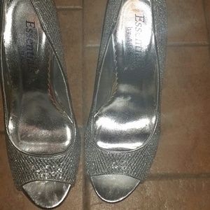 ****Glittery Silver Pumps***