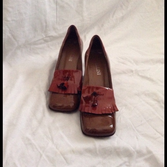 Patent leather-Thick heel-Pump.(SOLD)