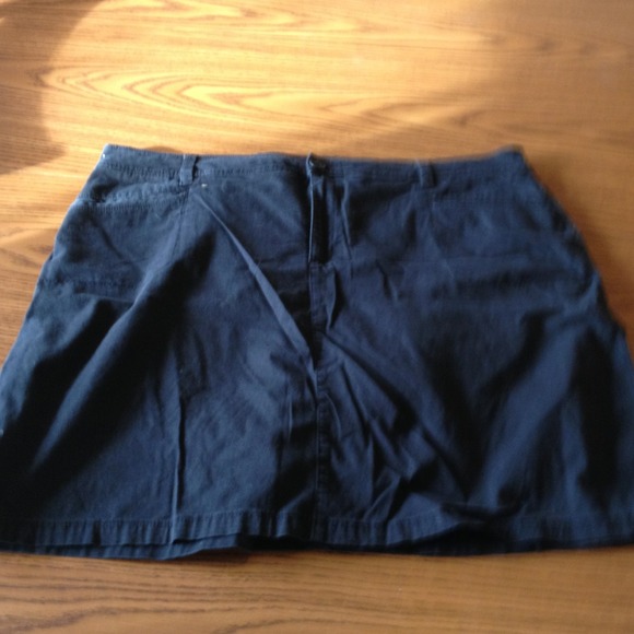 Black Skort