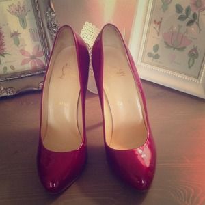 ⛔⛔SOLD⛔⛔Christian Louboutin Patent pumps 37.5