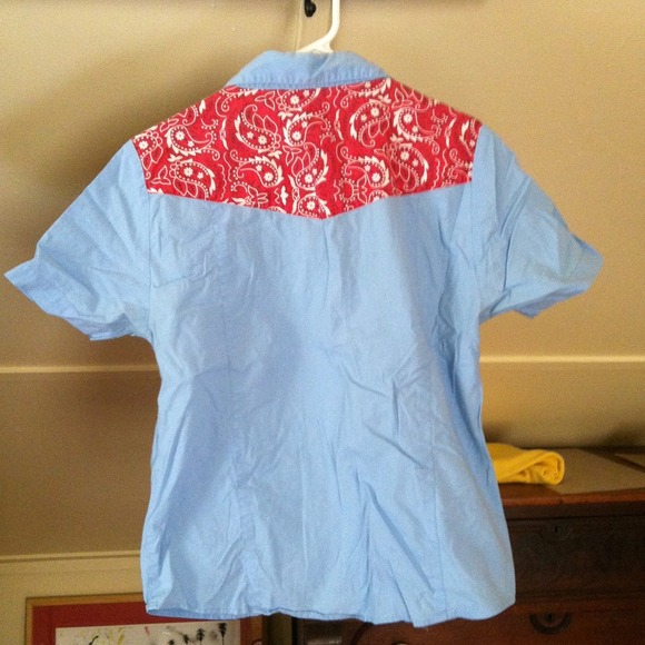 🌵TRADED❌Adorable short-sleeve western button-up - Picture 4 of 4