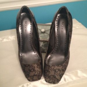 BCBG grey open toe pumps
