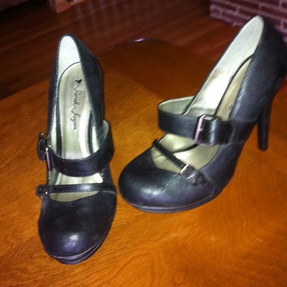 Sarah-Jayne black MaryJanes 7.5