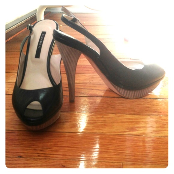 Sold BRAND NEW Black Leather Pump