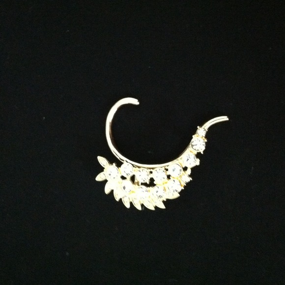 Gold ear cuff